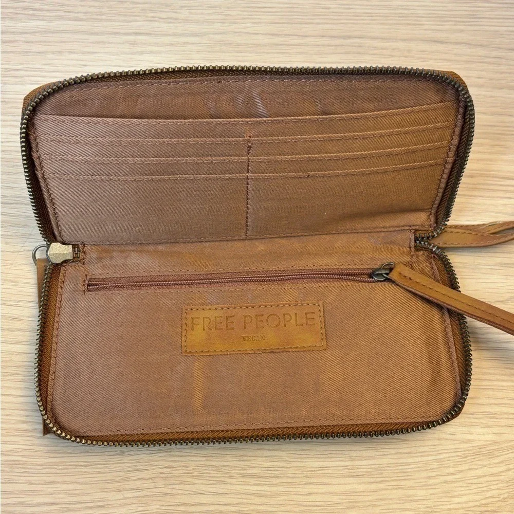 Free People Vegan Leather Wristlet Wallet Tan Brown Zip Around Studded Clutch‎